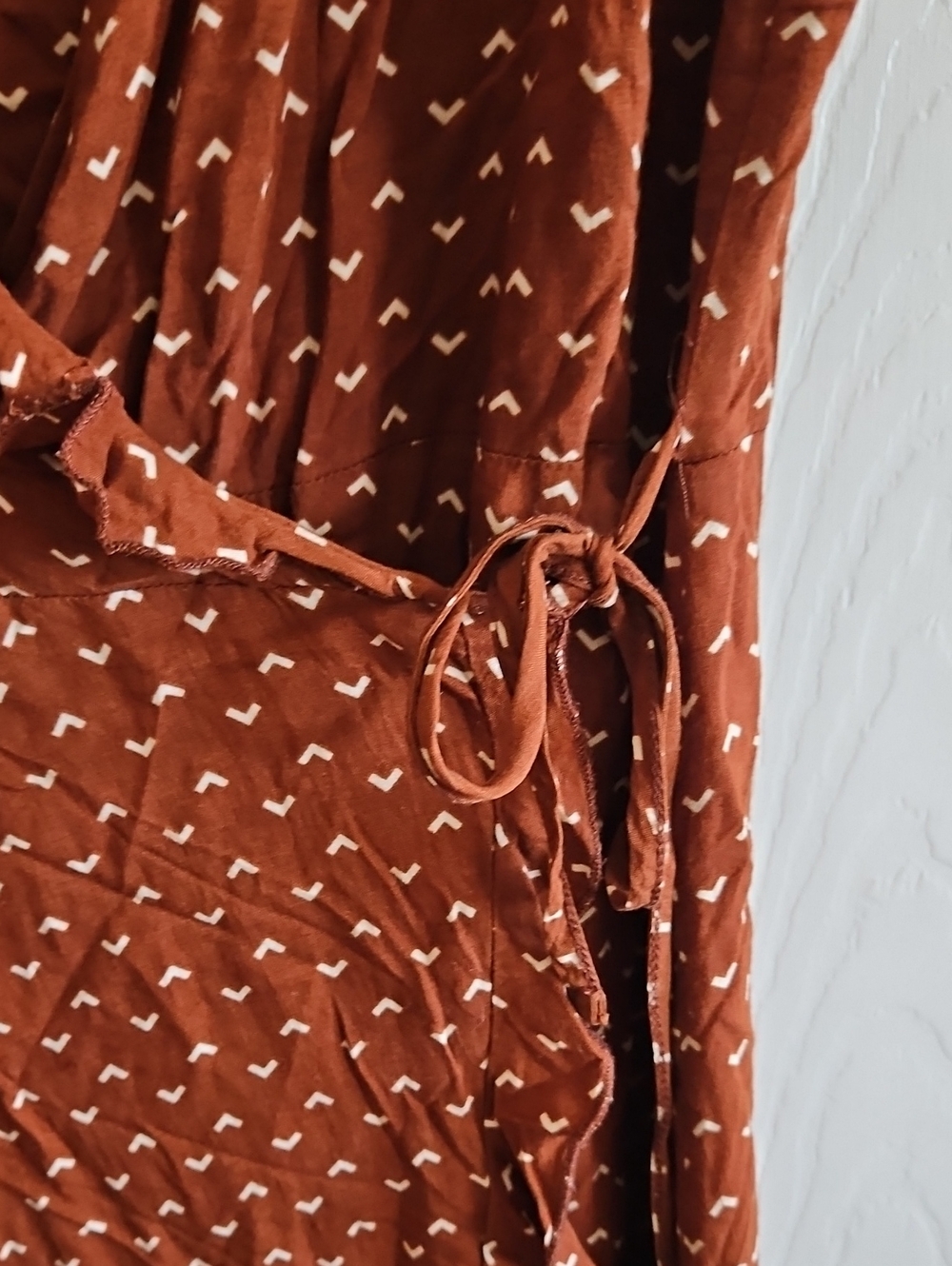 Urban Outfitters Kimchiowmen's Rust Brown Midi Wrap Dress with WhiteVshape Print - Picture 2 of 14